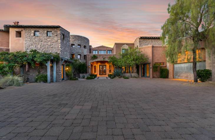 Exterior view of the hope house scottsdale rehab where our masters level staff work