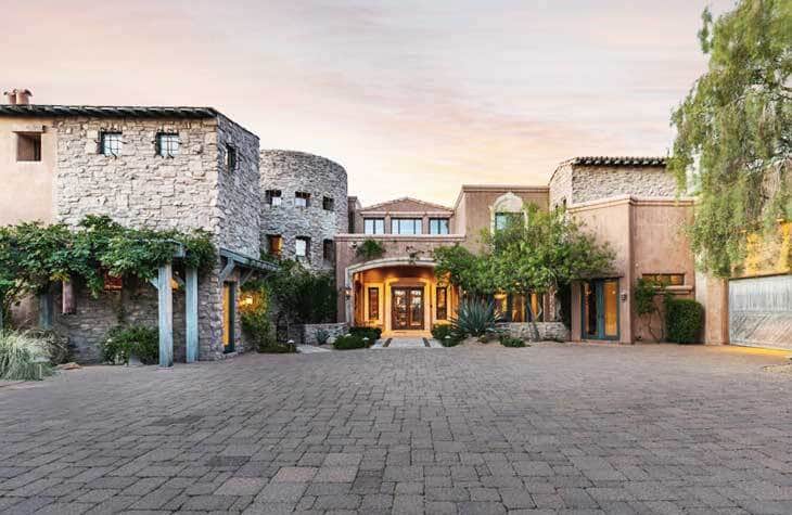 the front entrance to the hope house scottsdale highlighting addiction treatment near me