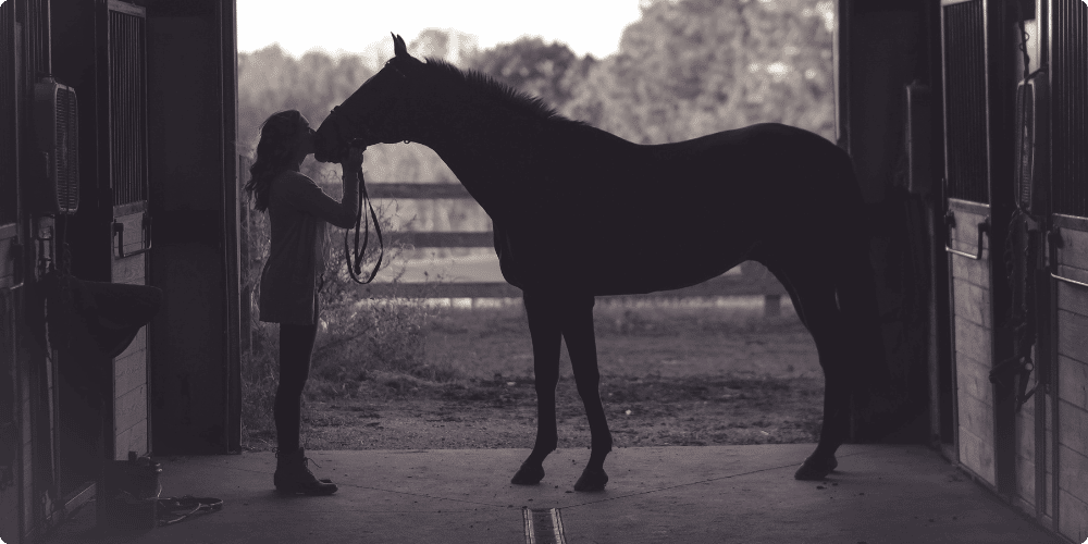 Woman receiving addiction treatment at the hope house and attending equine therapy as part of her dual diagnosis treatment