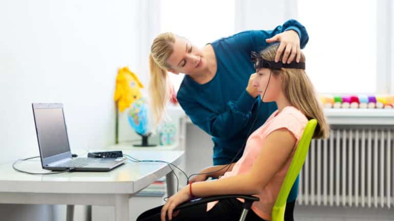 therapist neurofeedback session