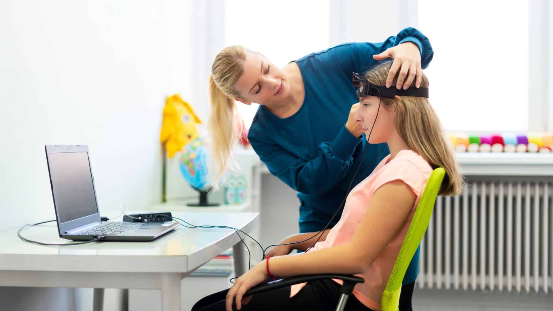 therapist neurofeedback session